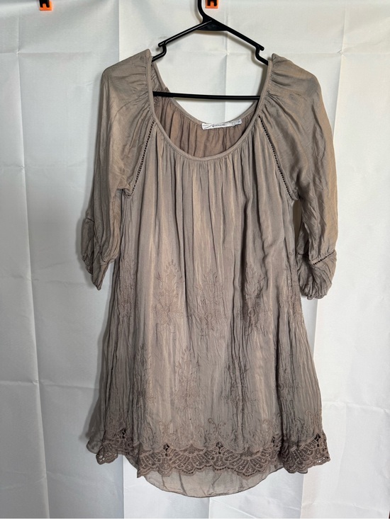 Nicole Dresses & Skirts - Nicole Taupe/grey Embroidered Scoop dress